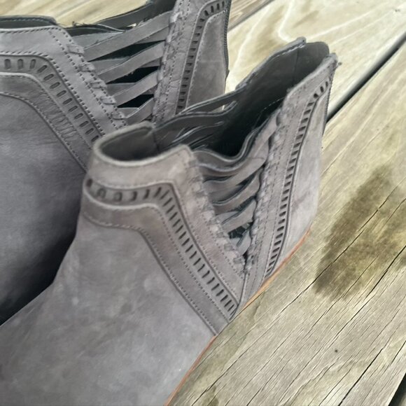 Vince Camuto Gray Leather Pimmy Ankle Boots Size 8 - Picture 5 of 11